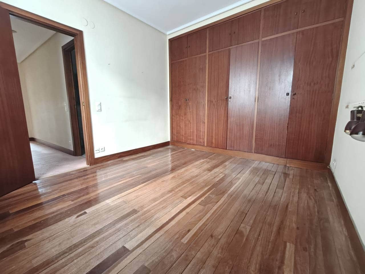 4 soveværelse Lejlighed til salg i Bilbao med garage - € 869.000 (Ref: 9394460)