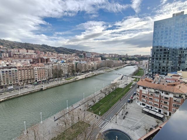 4 sovrum Lägenhet till salu i Bilbao med garage - 869 000 € (Ref: 9394460)