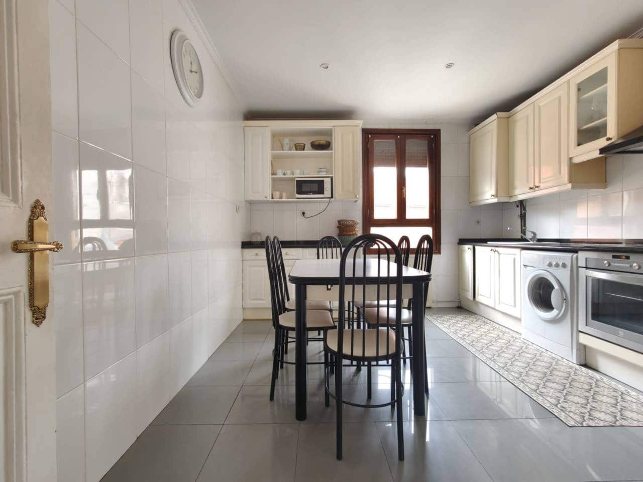 5 bedroom Flat for sale in Bilbao - € 480,000 (Ref: 9528927)