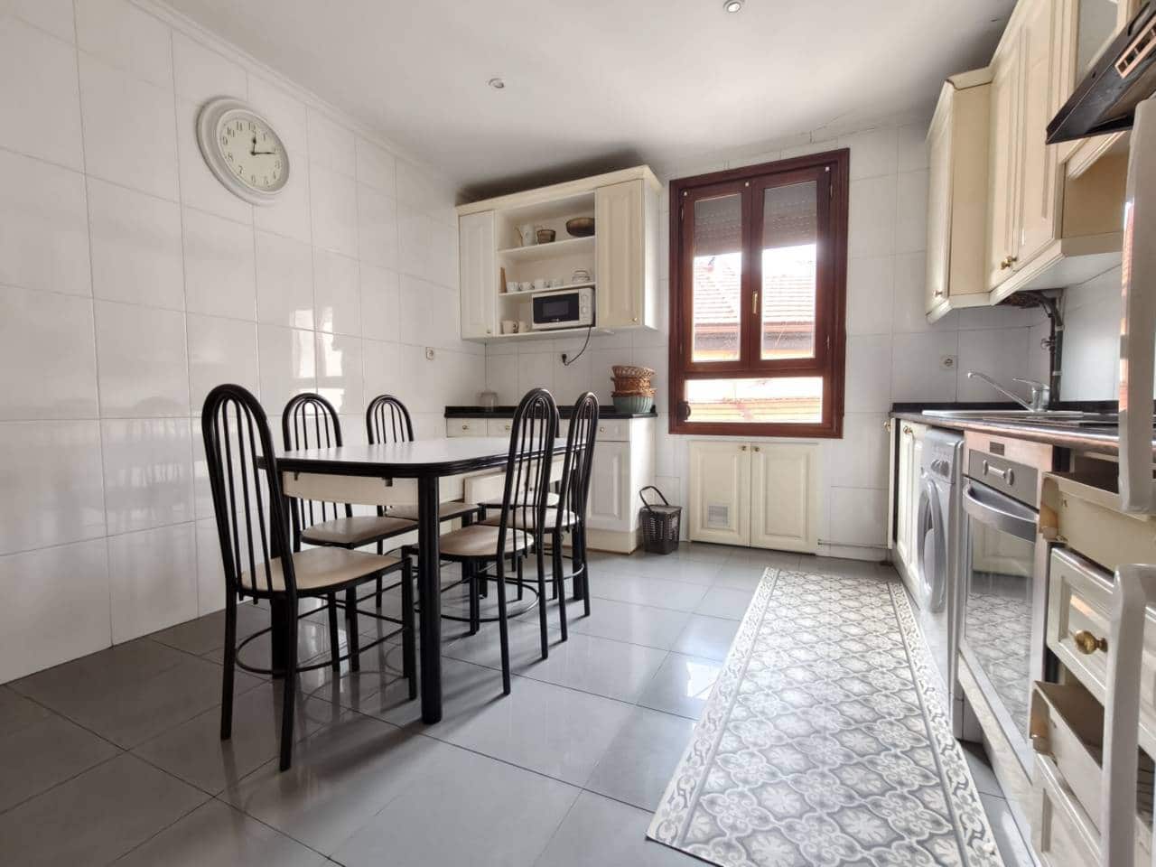 5 bedroom Flat for sale in Bilbao - € 480,000 (Ref: 9528927)