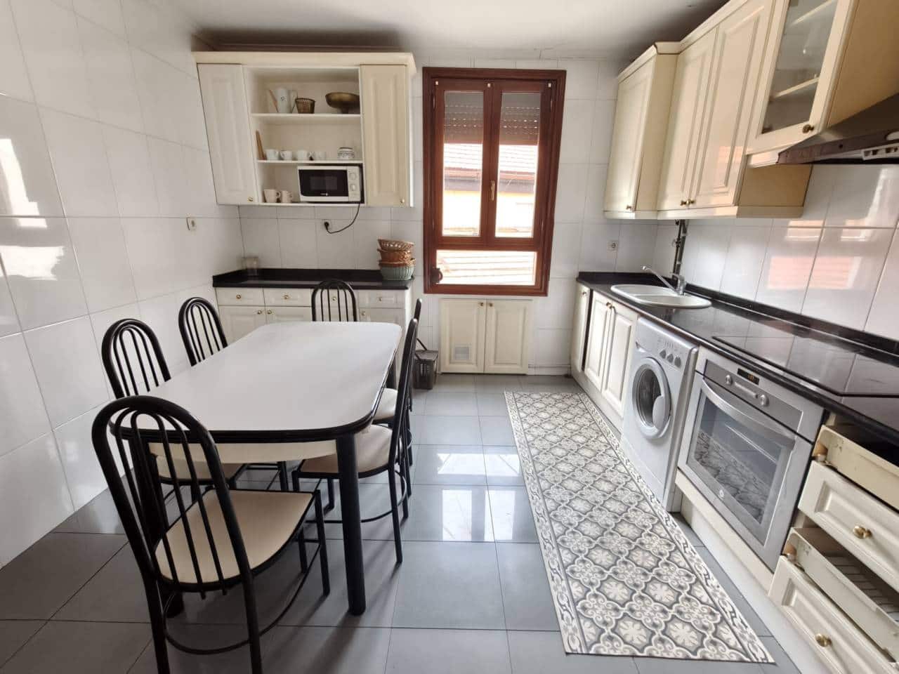 5 bedroom Flat for sale in Bilbao - € 480,000 (Ref: 9528927)