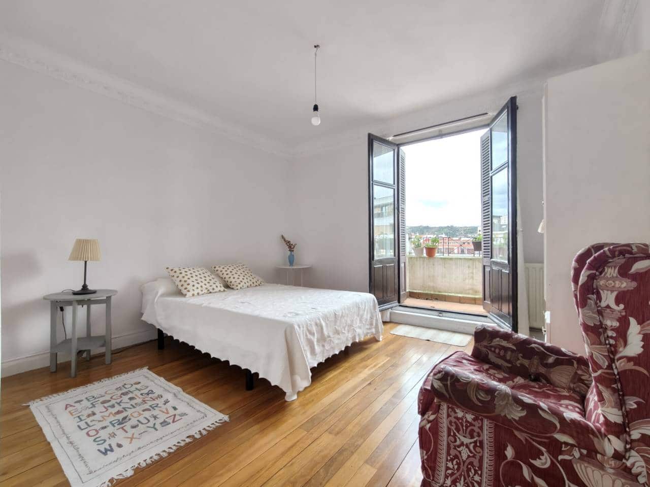 5 bedroom Flat for sale in Bilbao - € 480,000 (Ref: 9528927)