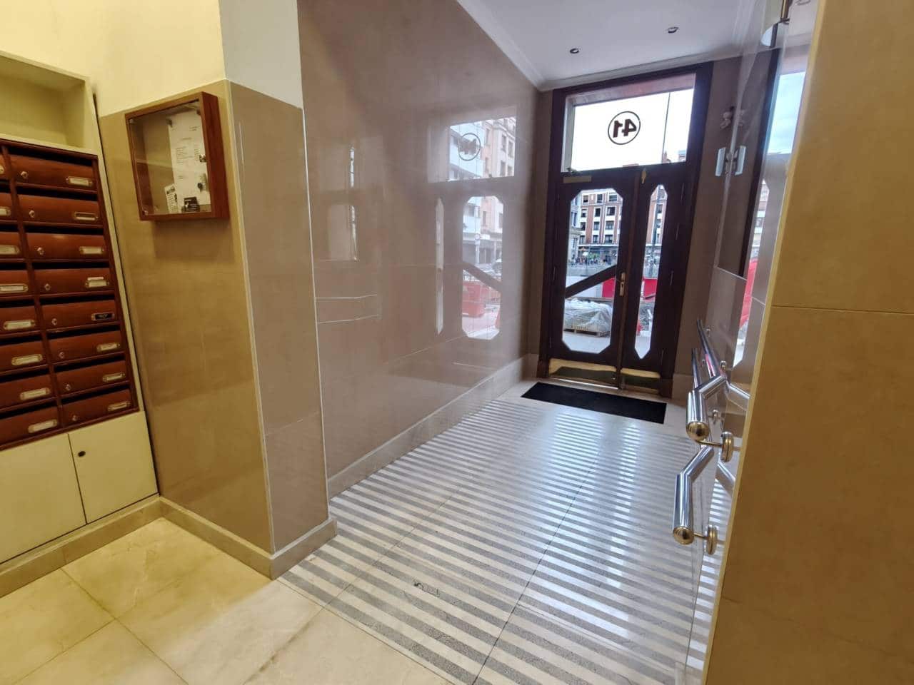 5 bedroom Flat for sale in Bilbao - € 480,000 (Ref: 9528927)