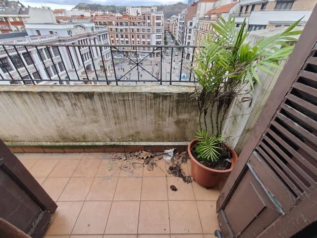 5 bedroom Flat for sale in Bilbao - € 480,000 (Ref: 9528927)