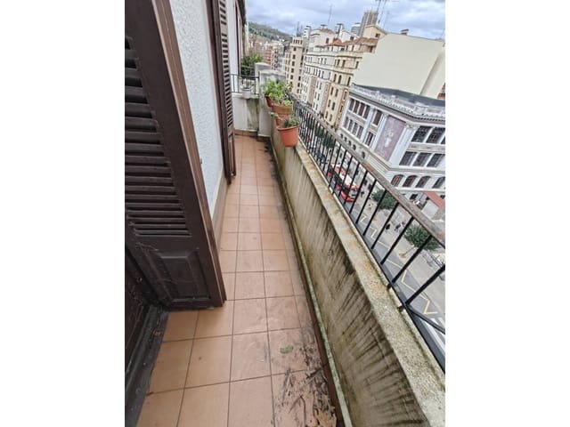 5 bedroom Flat for sale in Bilbao - € 480,000 (Ref: 9528927)