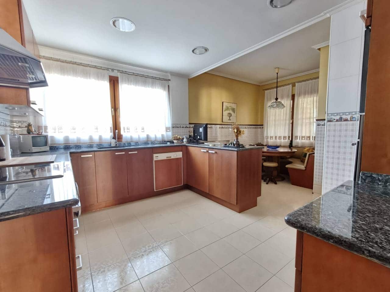 5 bedroom Villa for sale in Leioa with garage - € 1,900,000 (Ref: 9567868)