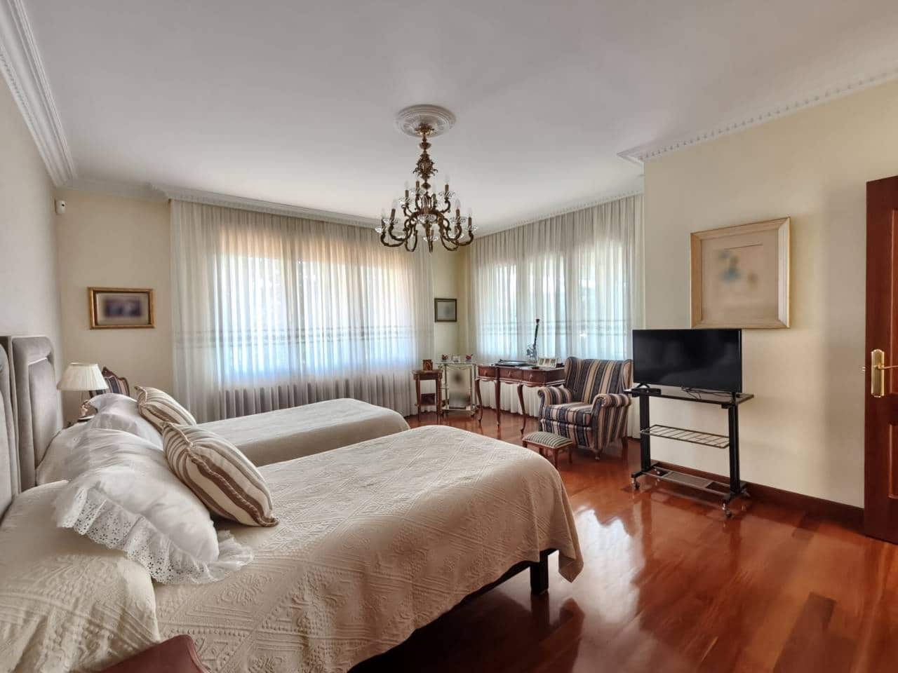 5 bedroom Villa for sale in Leioa with garage - € 1,900,000 (Ref: 9567868)