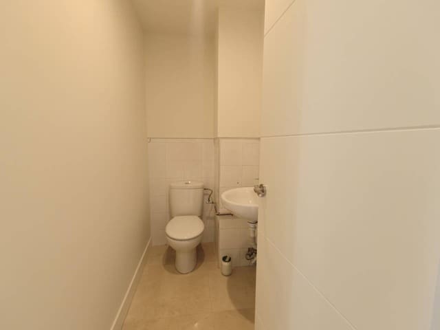 Komercyjne do wynajęcia w Bilbao - 750 € (Ref: 9650713)