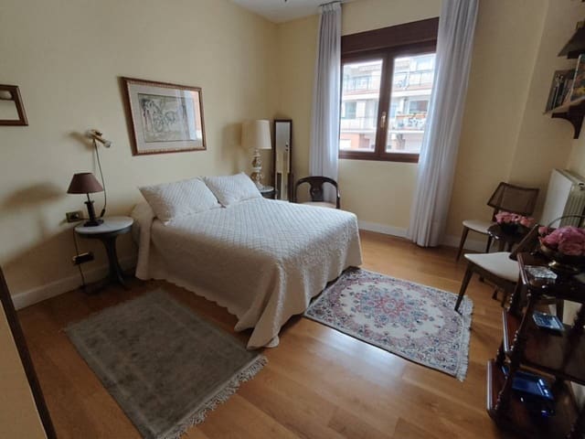 4 sovrum Lägenhet till salu i Bilbao med garage - 698 000 € (Ref: 9685641)