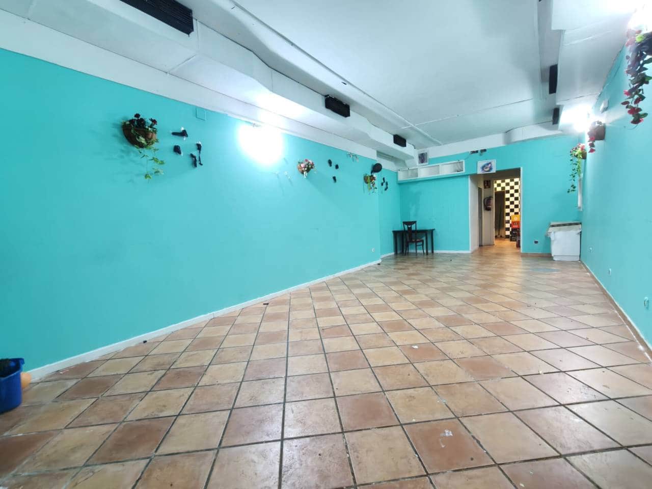 Commercial for rent in Bilbao - € 1,300 (Ref: 9731518)