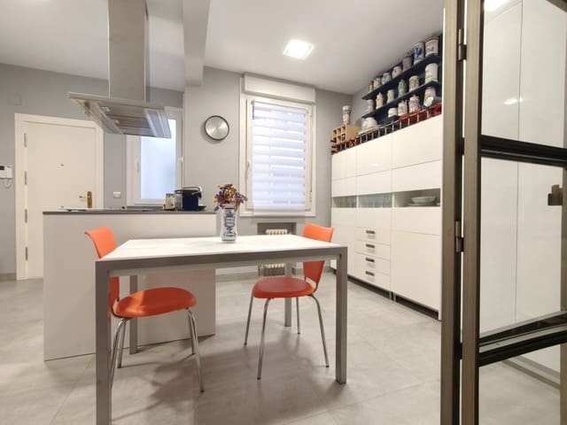 4 bedroom Flat for sale in Bilbao - € 900,000 (Ref: 9734224)