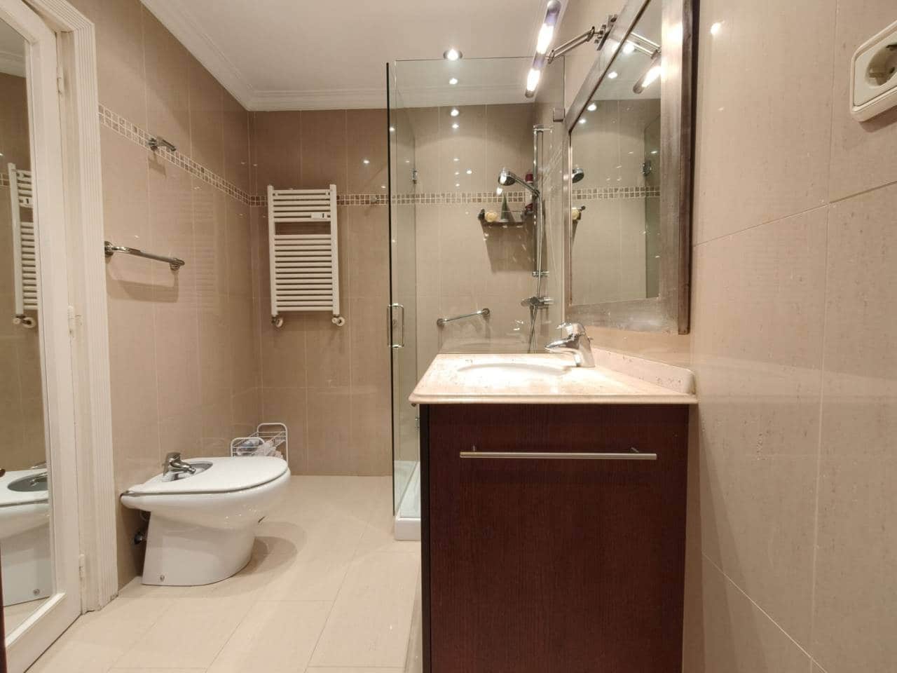 4 bedroom Flat for sale in Bilbao - € 900,000 (Ref: 9734224)