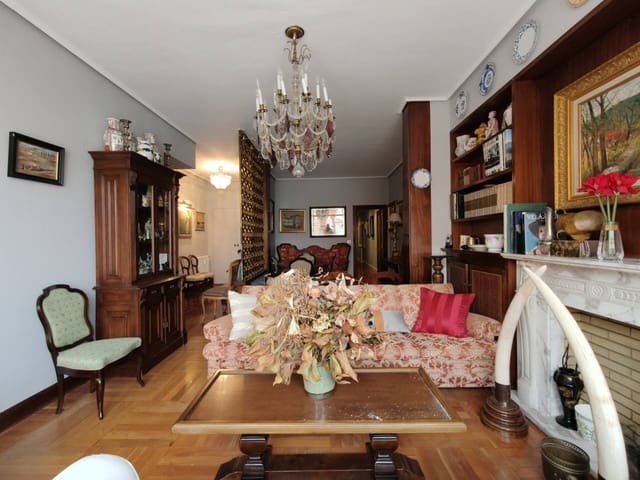 4 bedroom Flat for sale in Bilbao - € 900,000 (Ref: 9734224)
