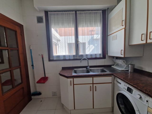 3 soveværelse Lejlighed til leje i Bilbao - € 1.400 (Ref: 9784975)