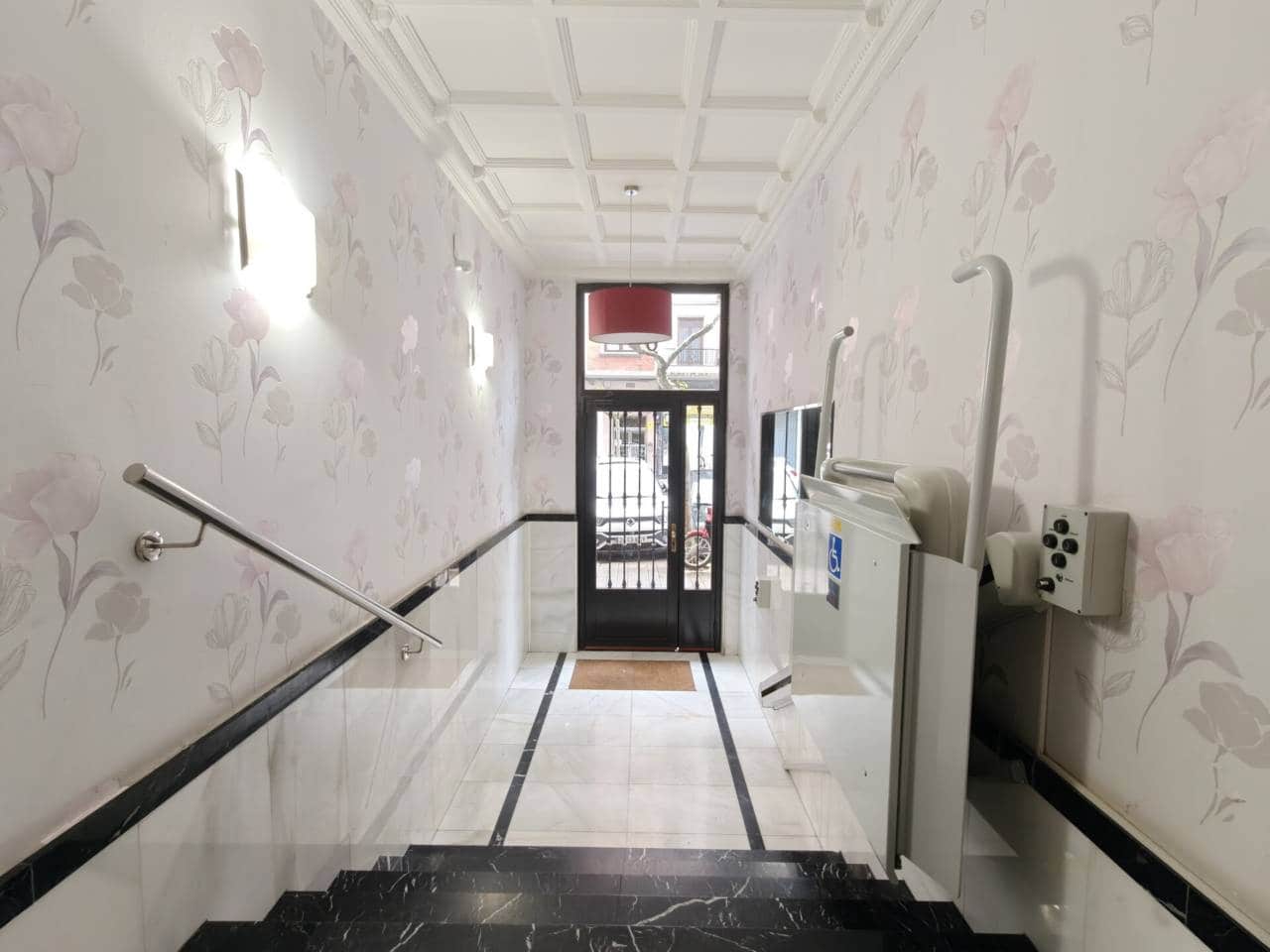 1 bedroom Penthouse for sale in Bilbao with garage - € 355,000 (Ref: 9841959)