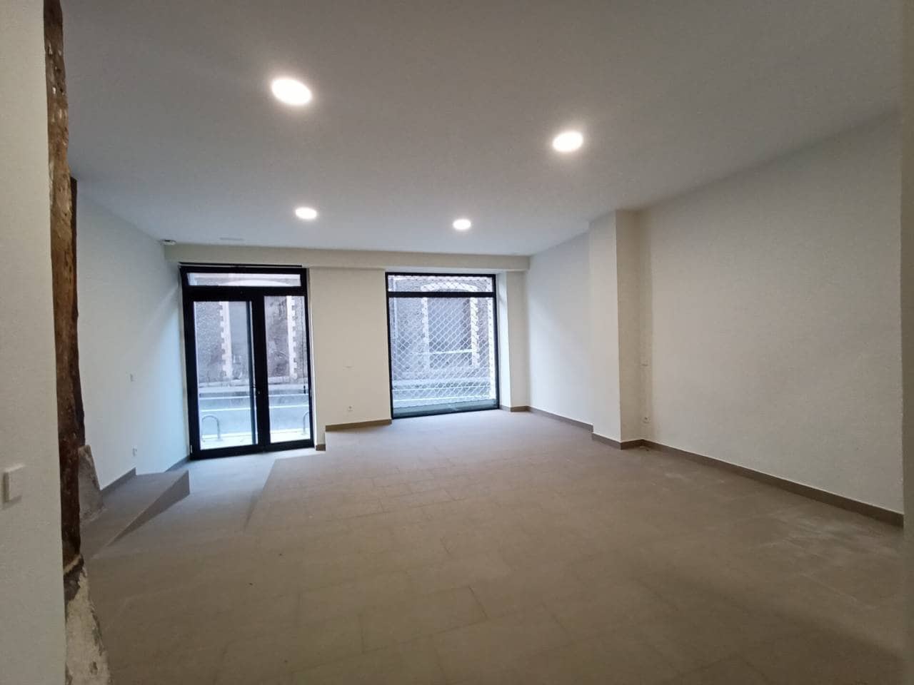 Kommersiell til salgs i Bilbao - € 90 000 (Ref: 9941654)