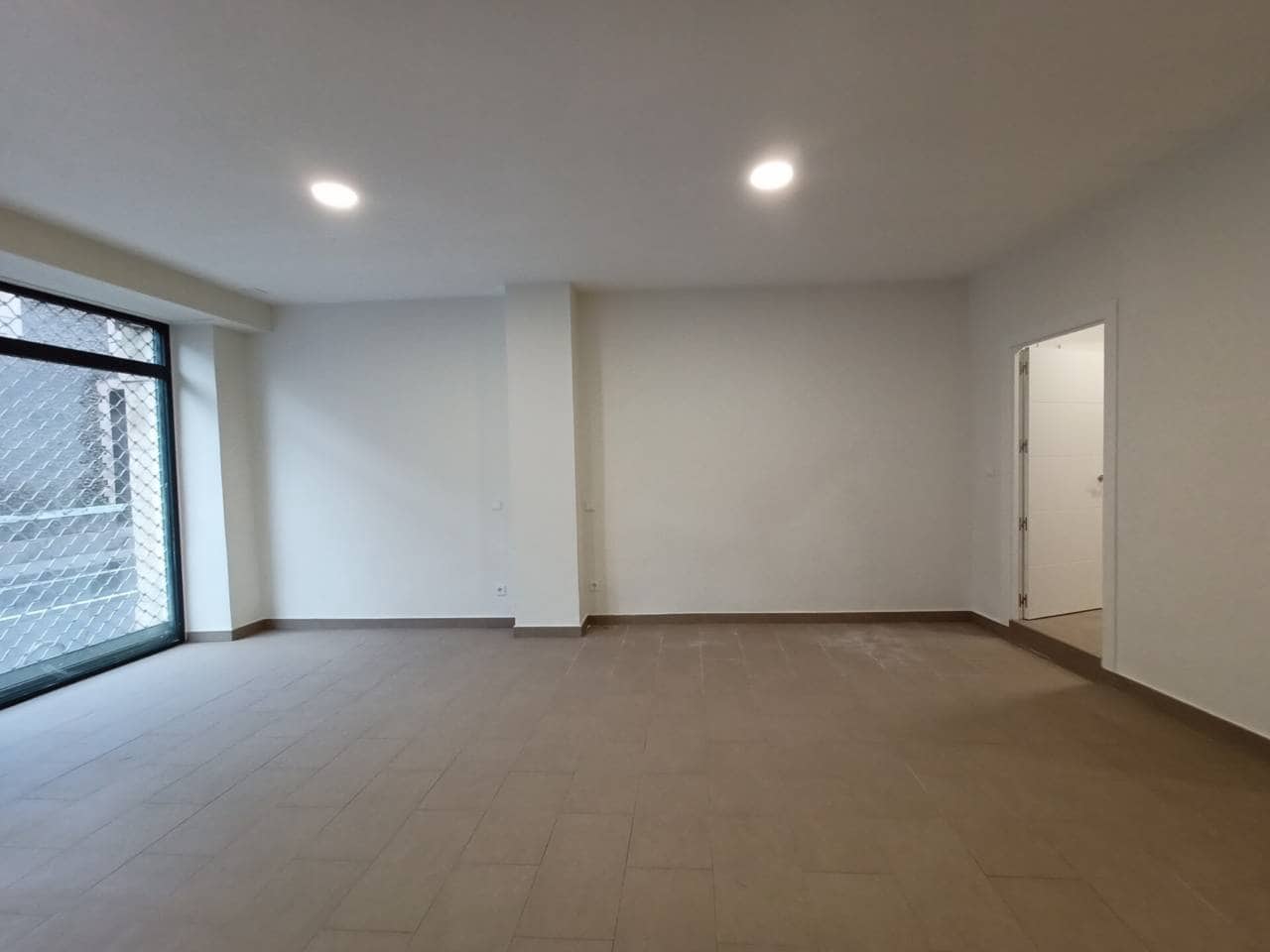 Kommersiell til salgs i Bilbao - € 90 000 (Ref: 9941654)