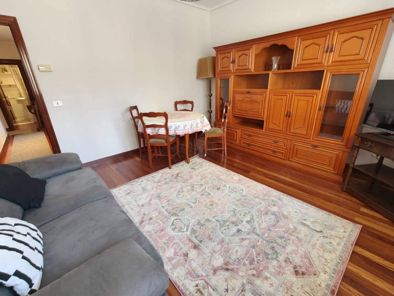 2 sovrum Lägenhet att hyra i Bilbao med garage - 1 000 € (Ref: 9946907)