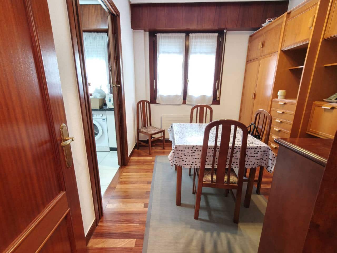2 sovrum Lägenhet att hyra i Bilbao med garage - 1 000 € (Ref: 9946907)