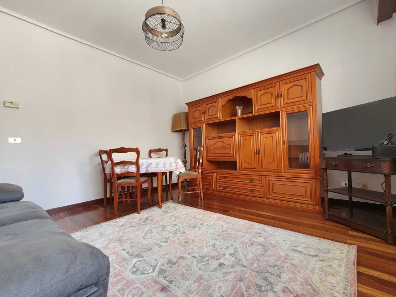 2 sovrum Lägenhet att hyra i Bilbao med garage - 1 000 € (Ref: 9946907)