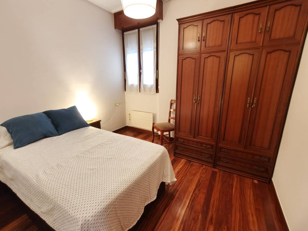 2 sovrum Lägenhet att hyra i Bilbao med garage - 1 000 € (Ref: 9946907)