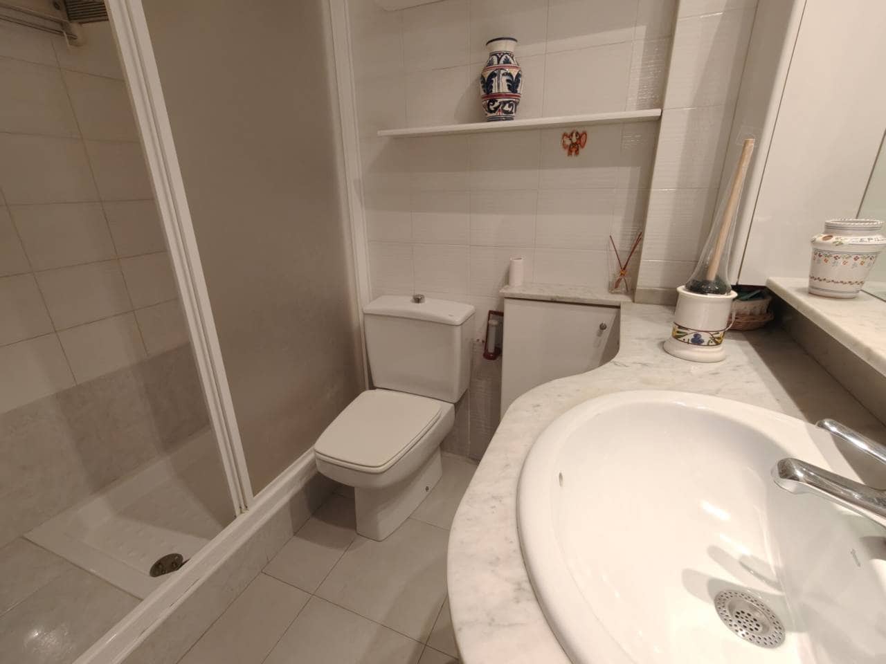 2 sovrum Lägenhet att hyra i Bilbao med garage - 1 000 € (Ref: 9946907)