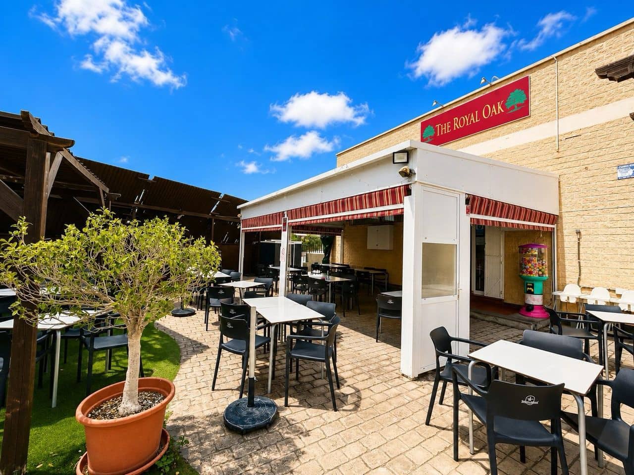 Kommersiell till salu i Villamartin med garage - 180 000 € (Ref: 10002593)