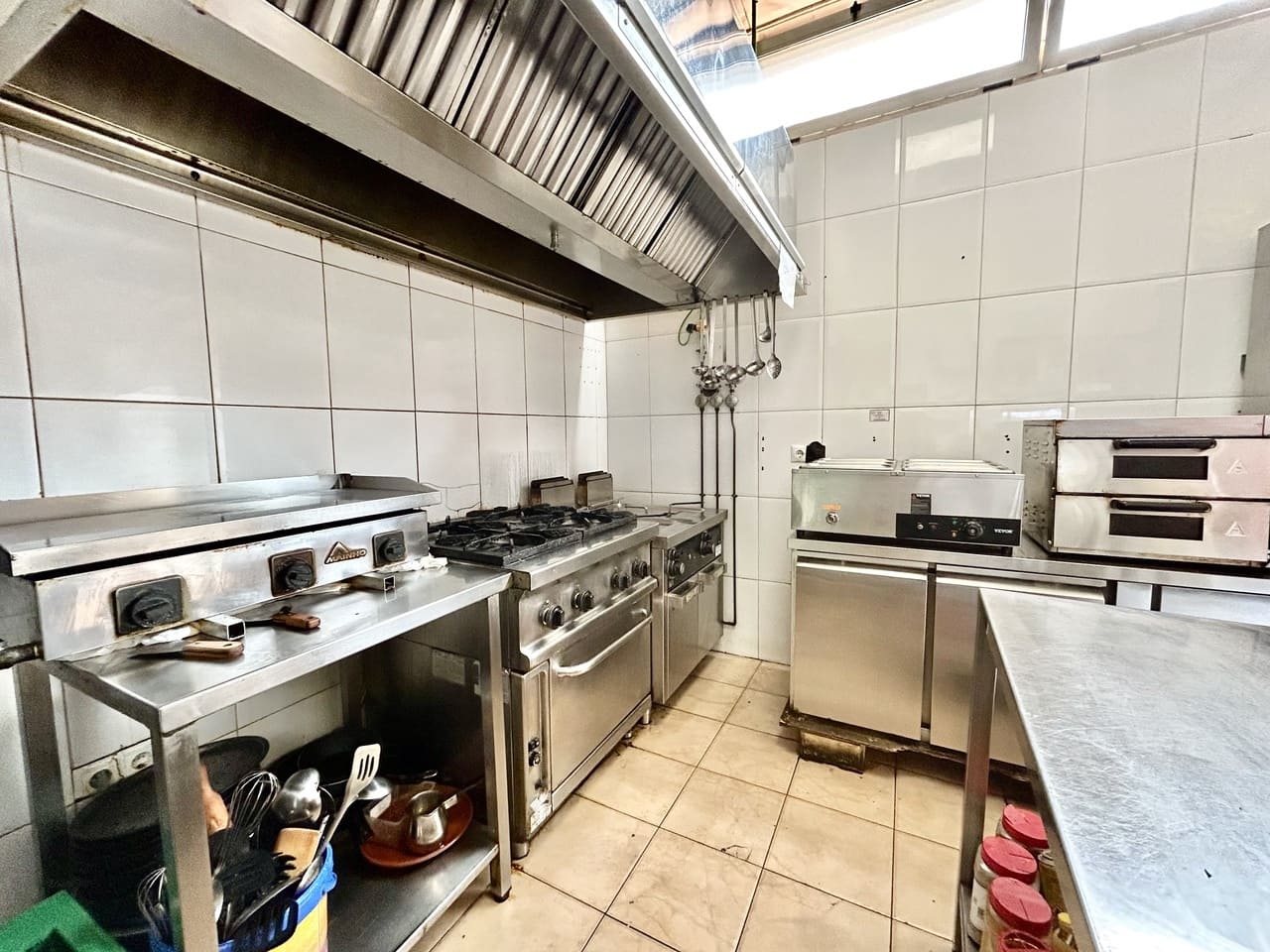 Kommersiell till salu i Villamartin med garage - 180 000 € (Ref: 10002593)