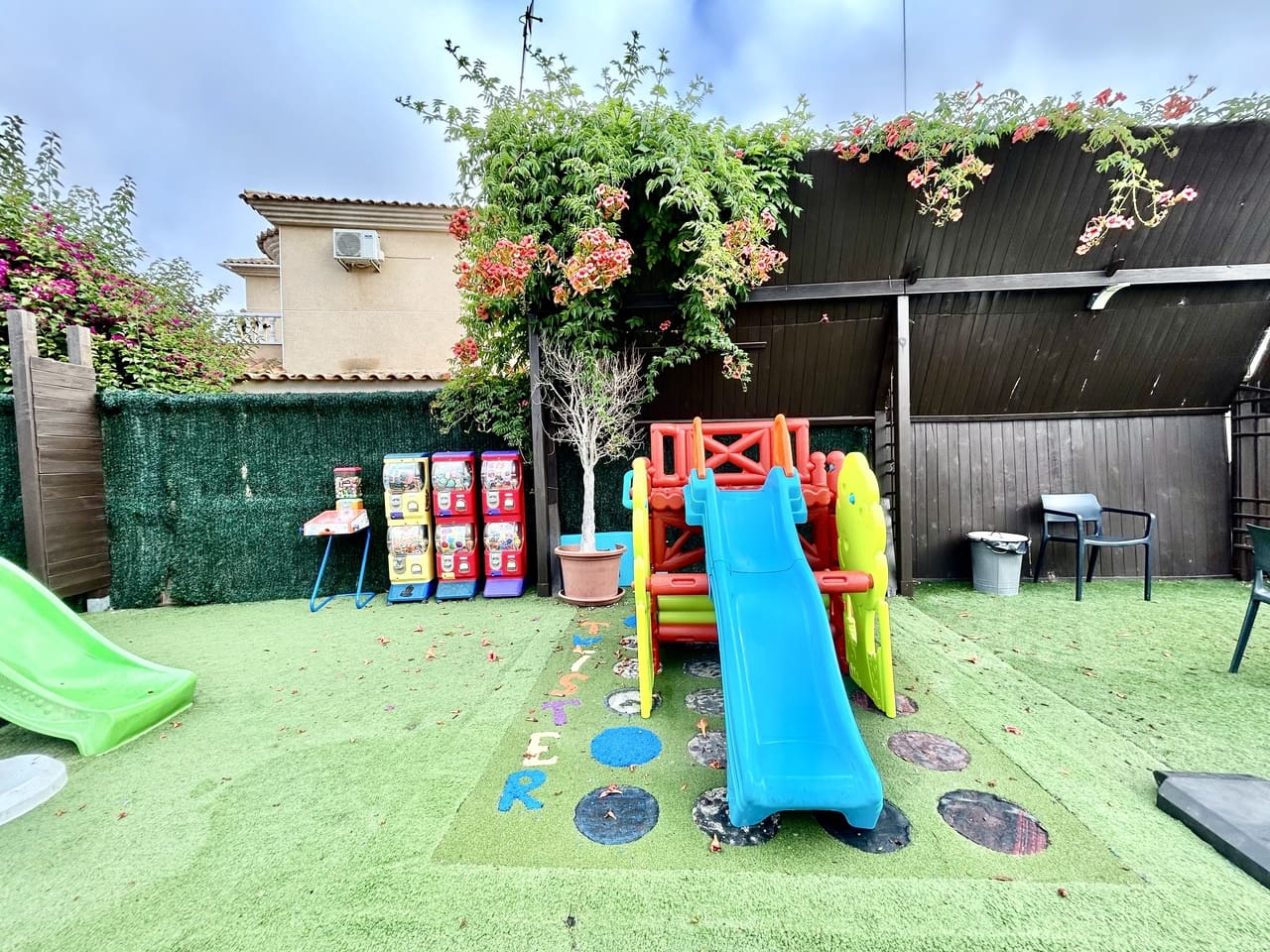 Kommersiell till salu i Villamartin med garage - 180 000 € (Ref: 10002593)