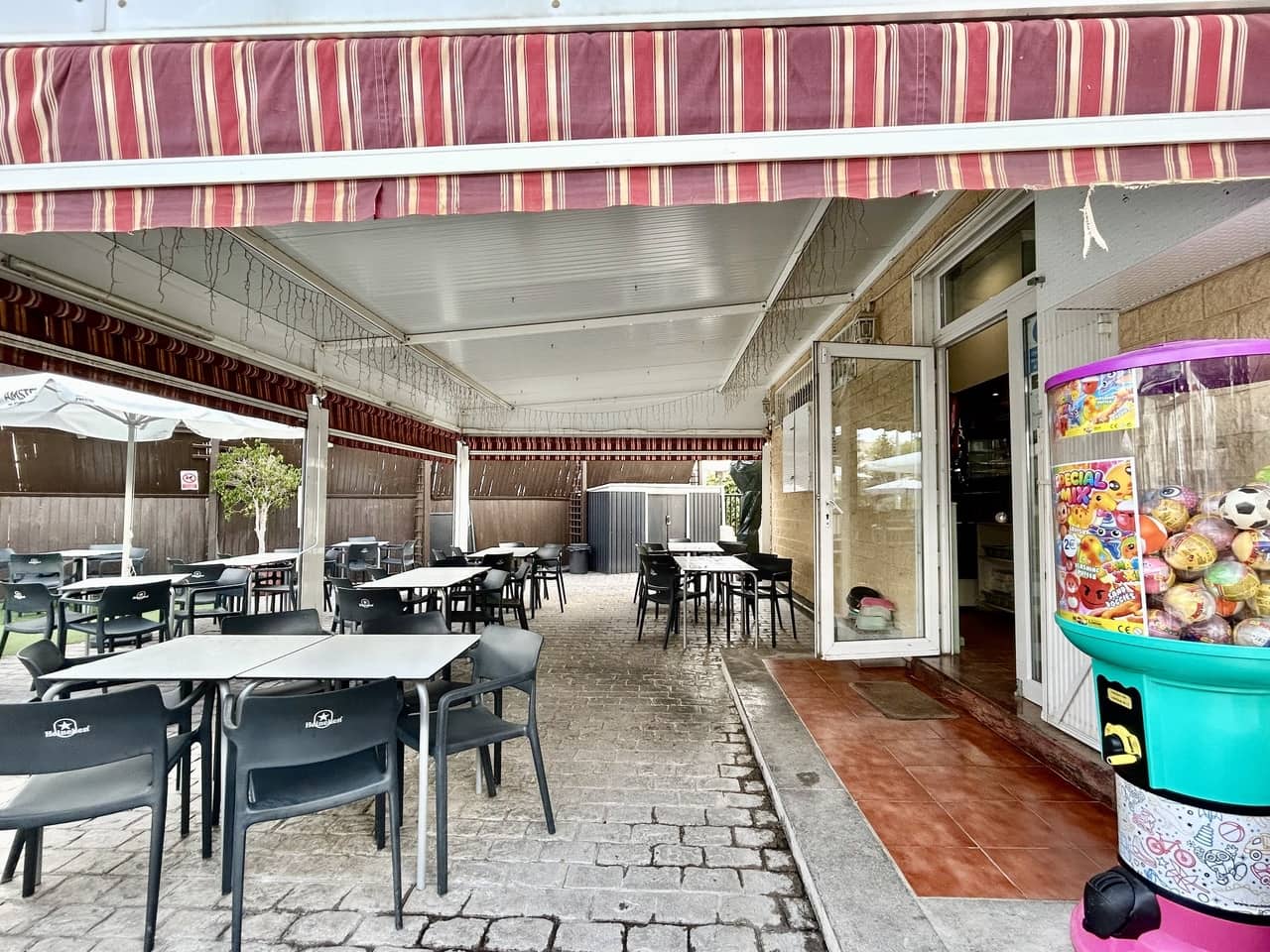 Kommersiell till salu i Villamartin med garage - 180 000 € (Ref: 10002593)