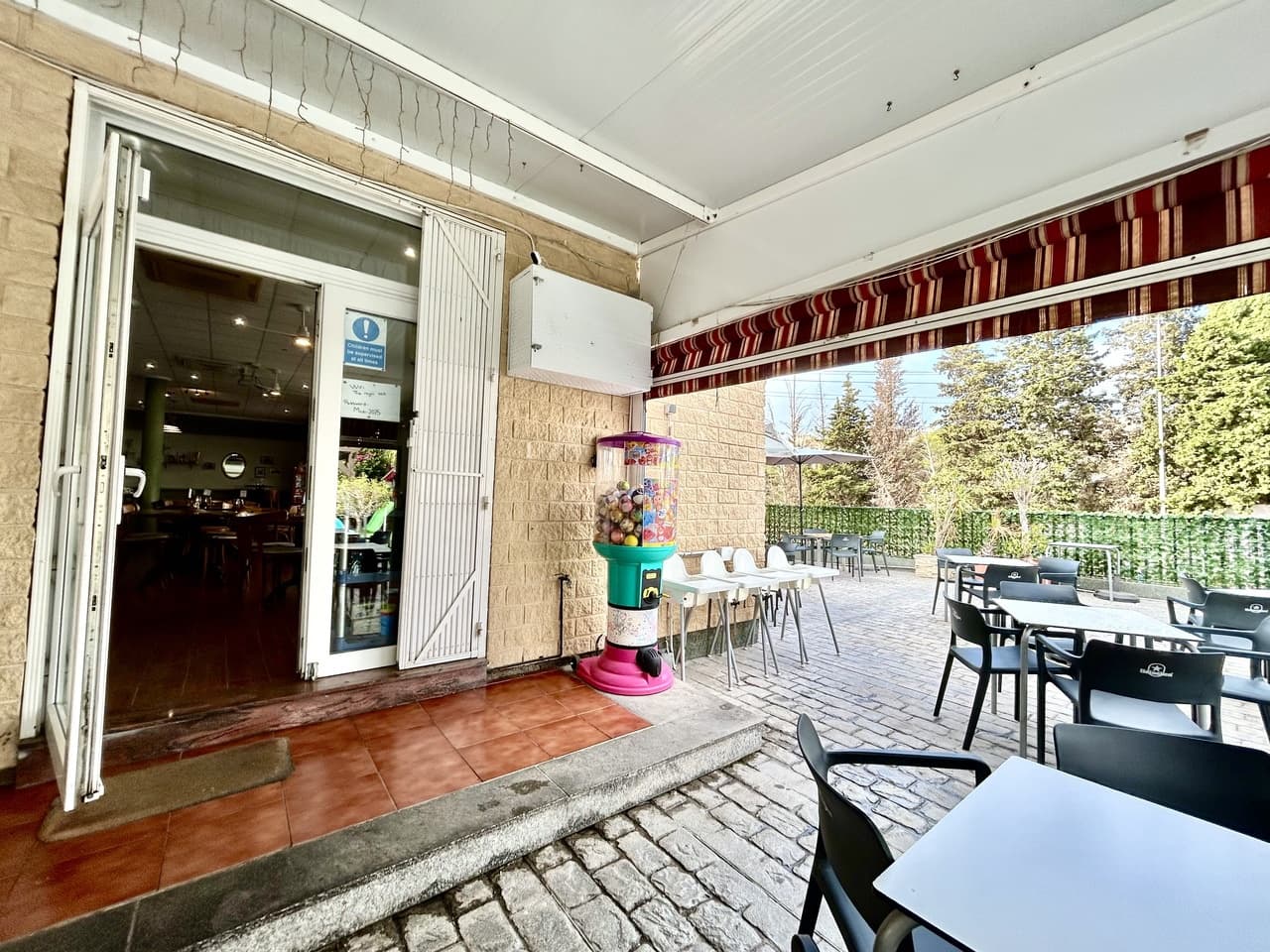 Kommersiell till salu i Villamartin med garage - 180 000 € (Ref: 10002593)