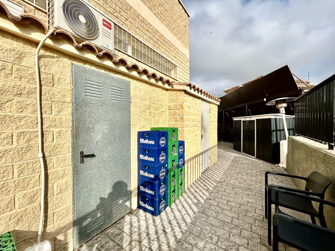 Kommersiell till salu i Villamartin med garage - 180 000 € (Ref: 10002593)