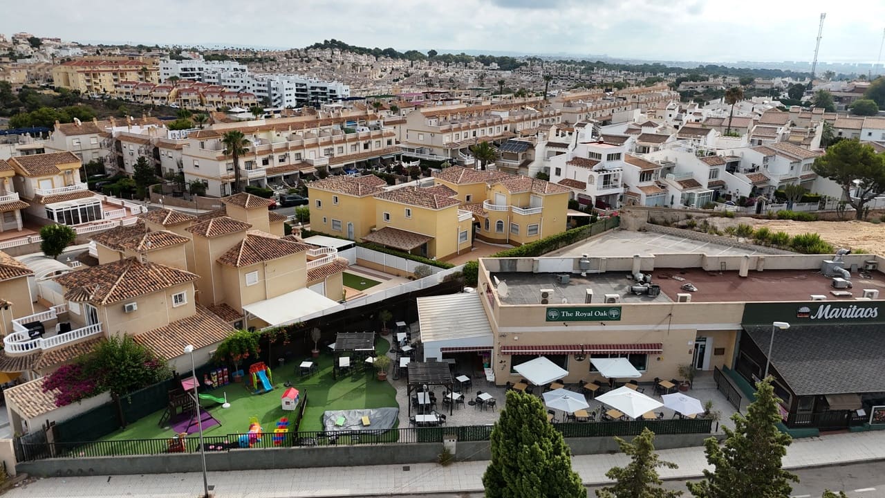 Kommersiell till salu i Villamartin med garage - 180 000 € (Ref: 10002593)