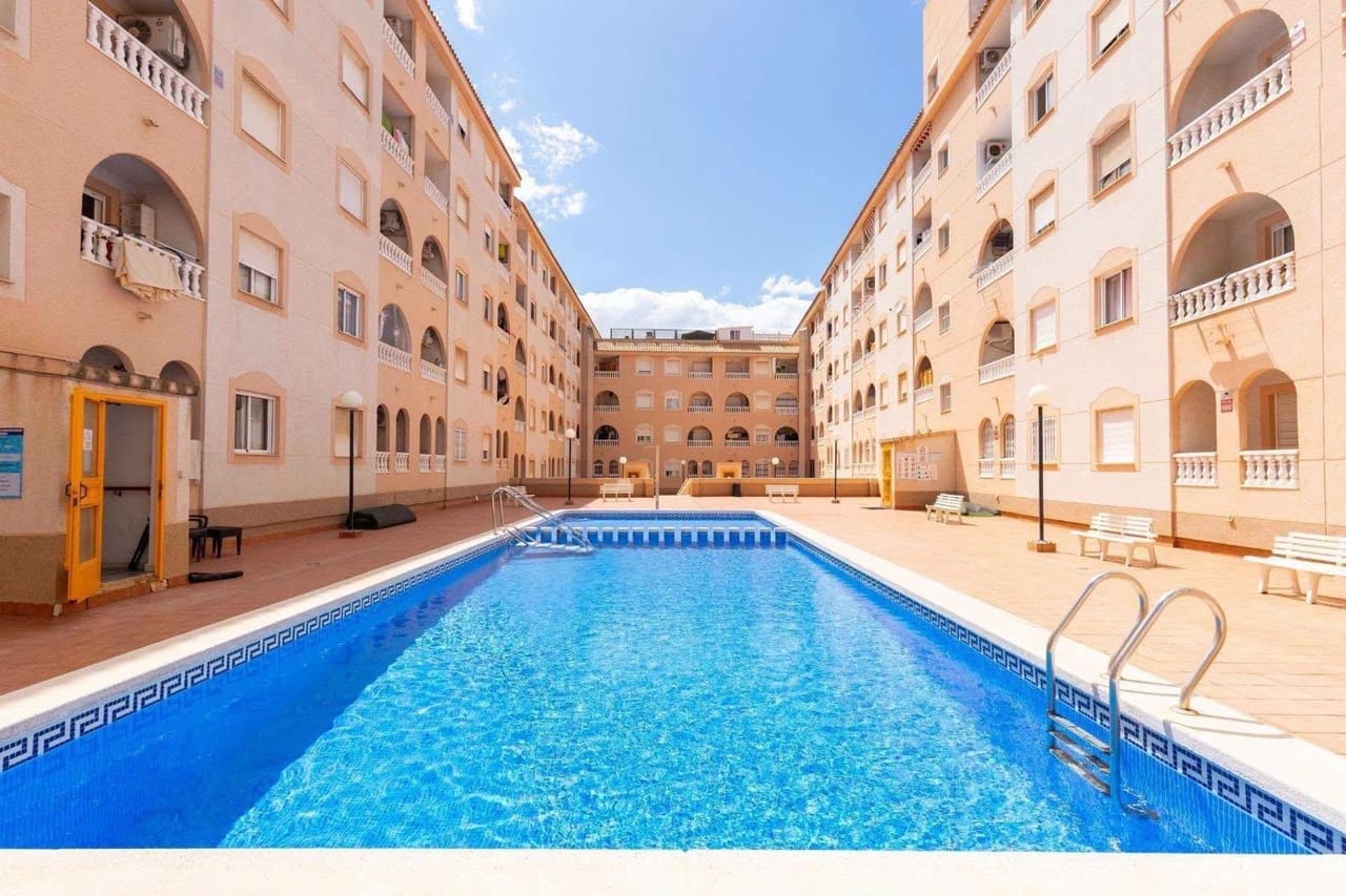 1 quarto Apartamento para venda em Torrevieja com piscina - 149 000 € (Ref: 10002595)