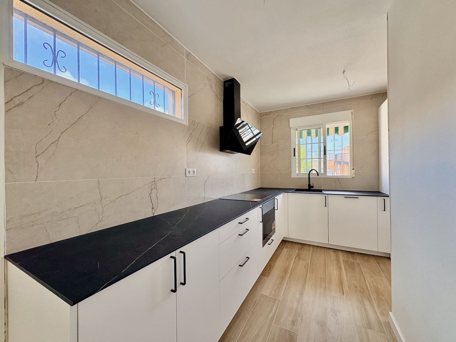 4 Zimmer Villa zu verkaufen in Los Balcones mit Pool - 270.000 € (Ref: 10003548)