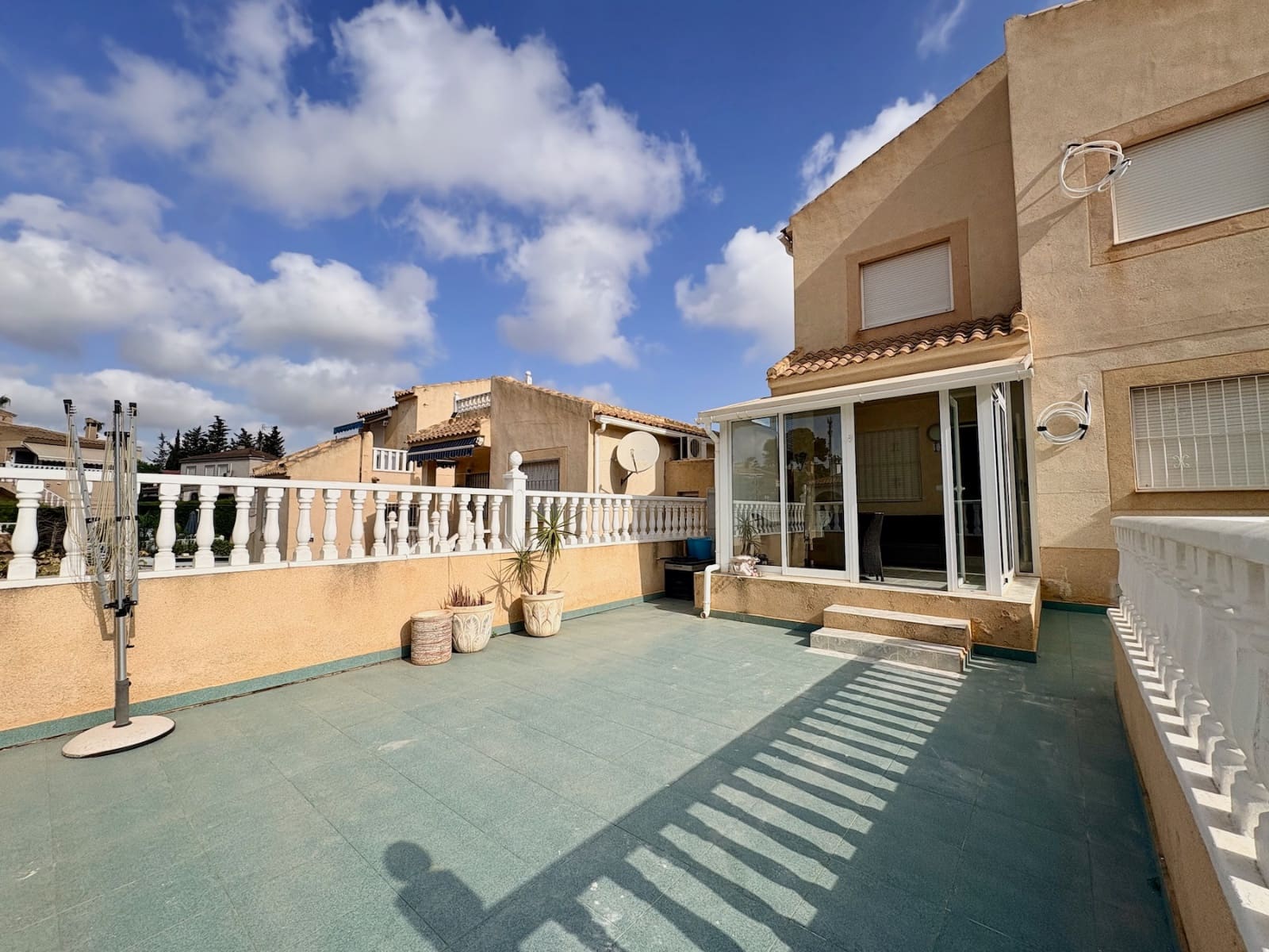 4 Zimmer Villa zu verkaufen in Los Balcones mit Pool - 270.000 € (Ref: 10003548)