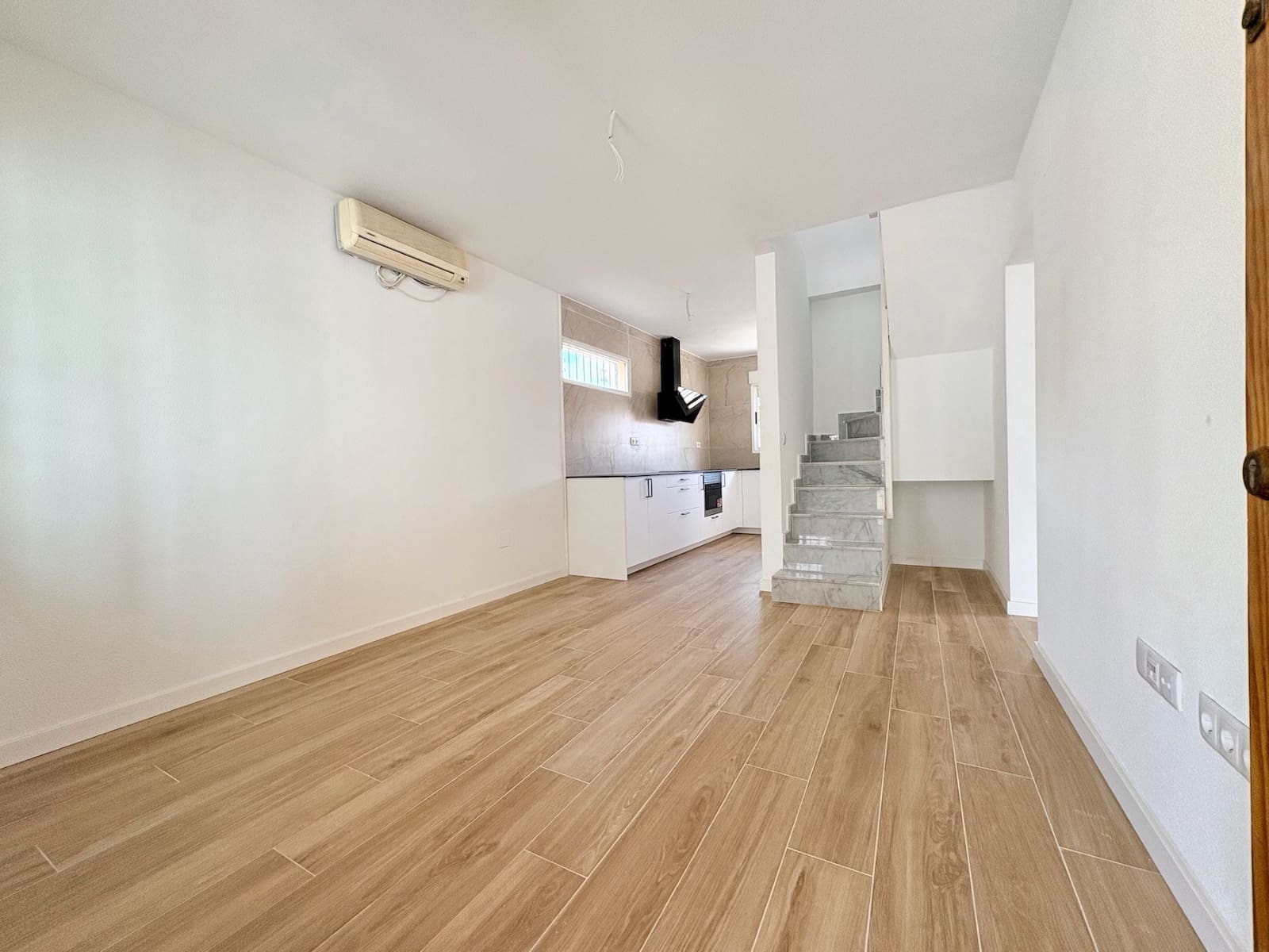 4 Zimmer Villa zu verkaufen in Los Balcones mit Pool - 270.000 € (Ref: 10003548)