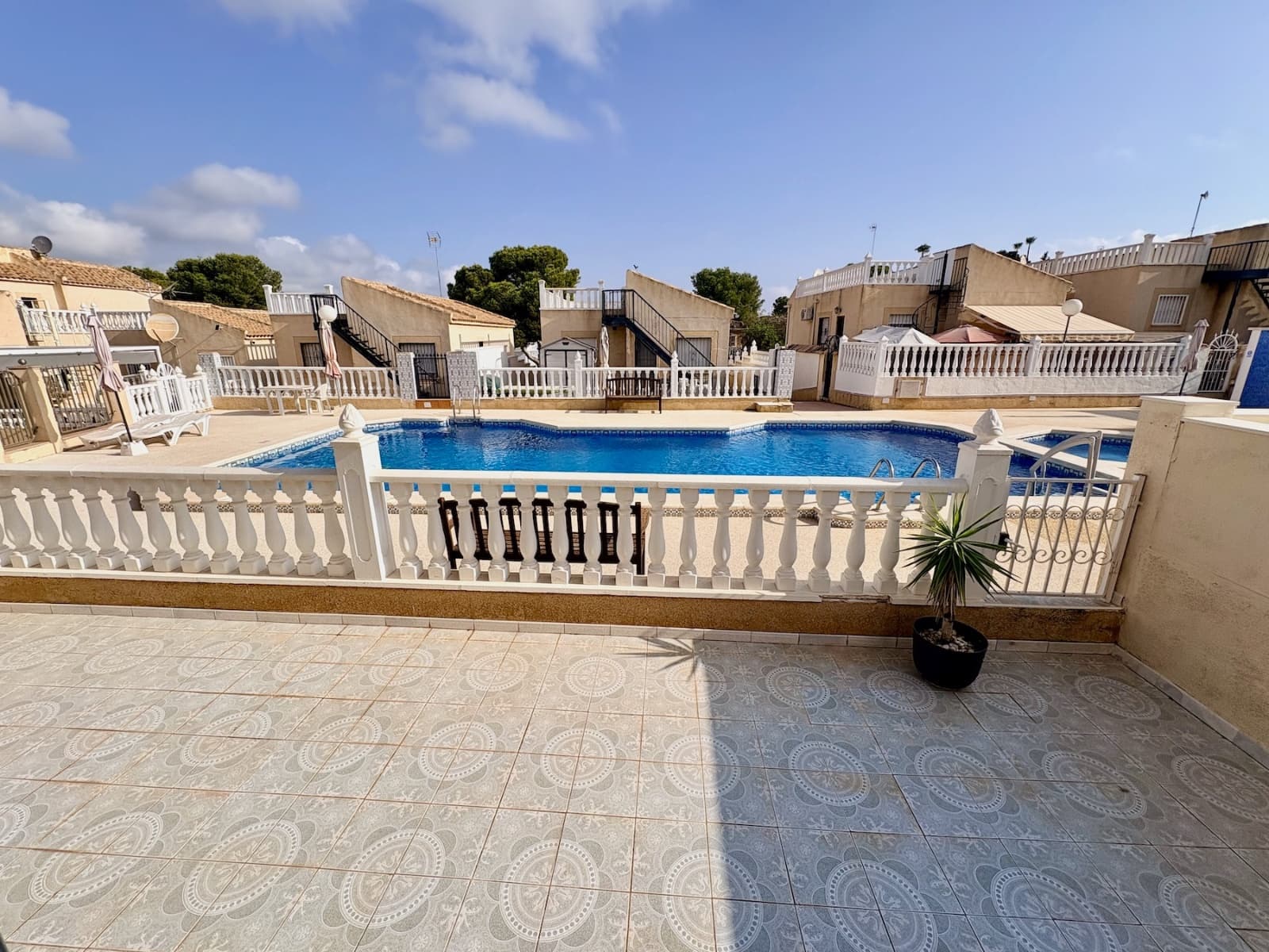 4 Zimmer Villa zu verkaufen in Los Balcones mit Pool - 270.000 € (Ref: 10003548)
