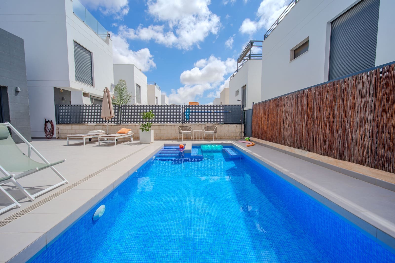 2 camera da letto Villetta Bifamiliare in vendita in Pueblo Bravo con piscina - 339.950 € (Rif: 10004310)