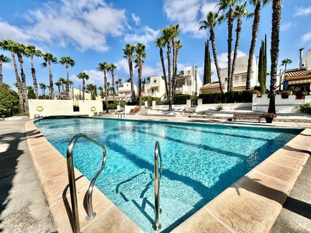 3 soverom Villa til salgs i Villamartin, Orihuela med svømmebasseng garasje - € 524 995 (Ref: 10010251)