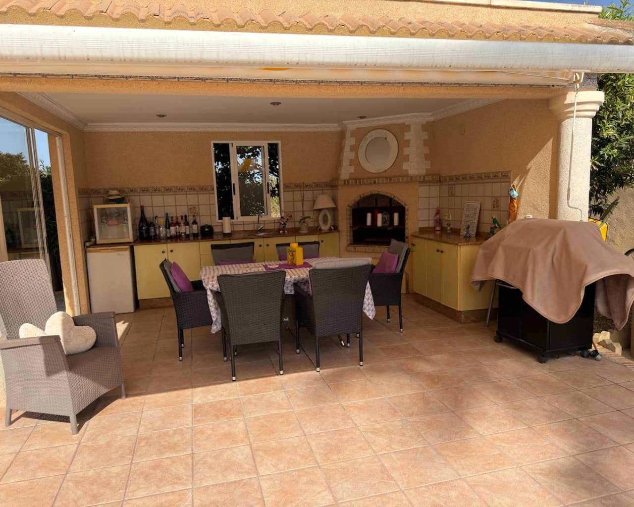 4 slaapkamer Villa te koop in Dona Pepa met zwembad - € 575.000 (Ref: 10019377)