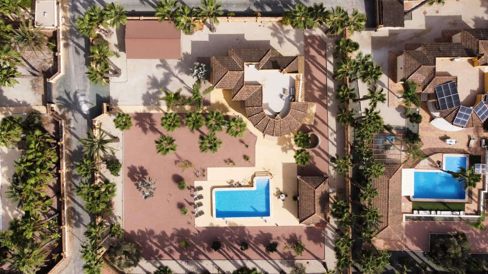 Chalet de 3 habitaciones en Catral en venta con piscina - 430.000 € (Ref: 10031456)