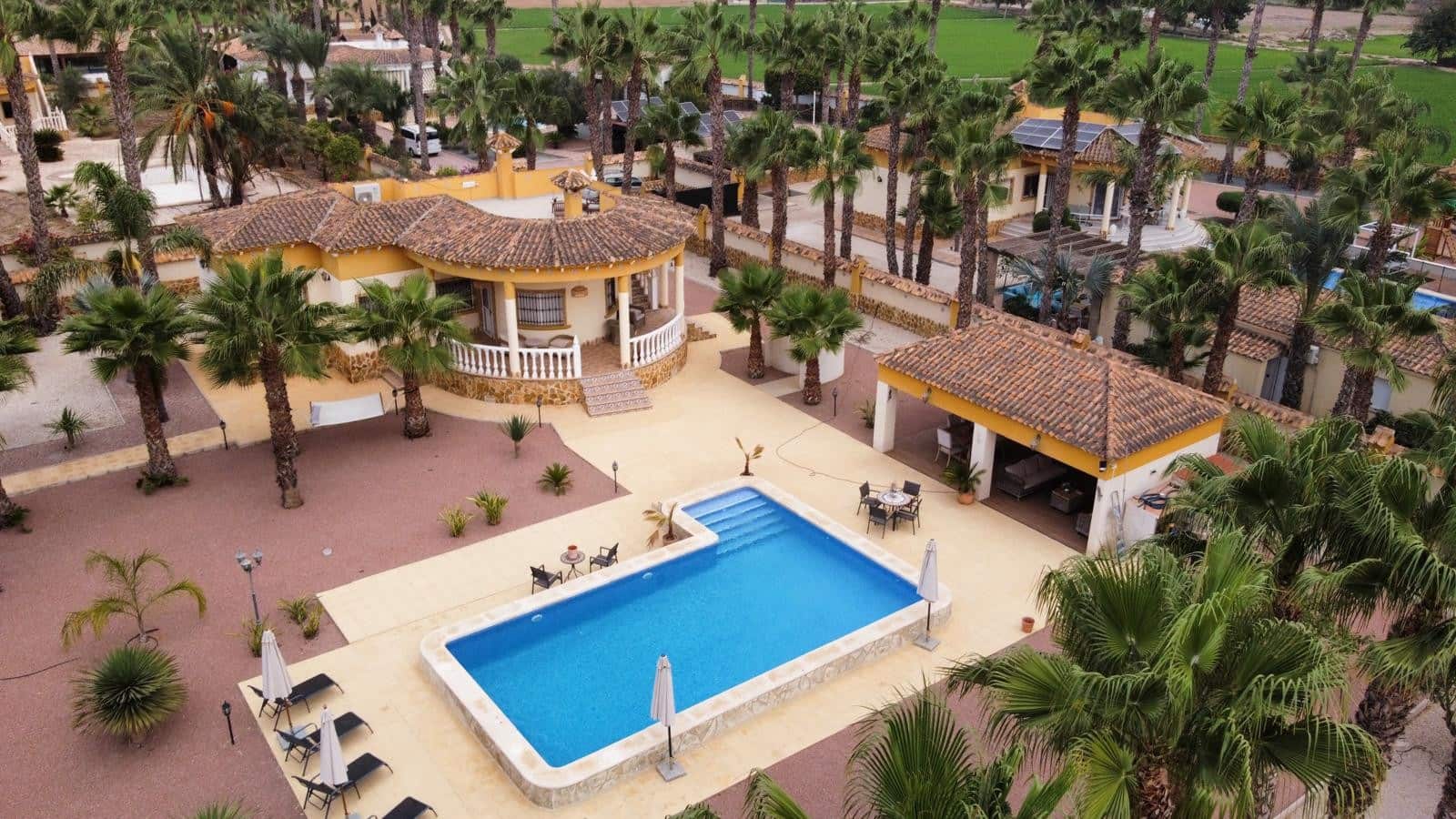 Chalet de 3 habitaciones en Catral en venta con piscina - 430.000 € (Ref: 10031456)