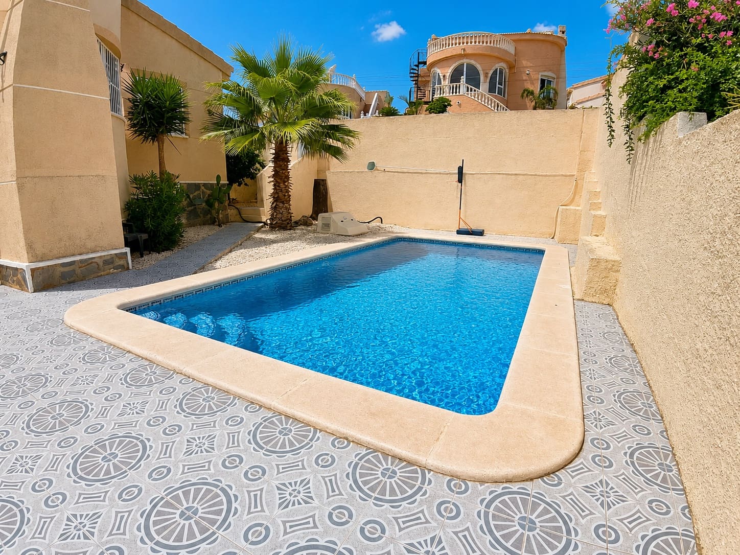 Chalet de 2 habitaciones en La Marquesa en venta con piscina - 289.000 € (Ref: 10033101)