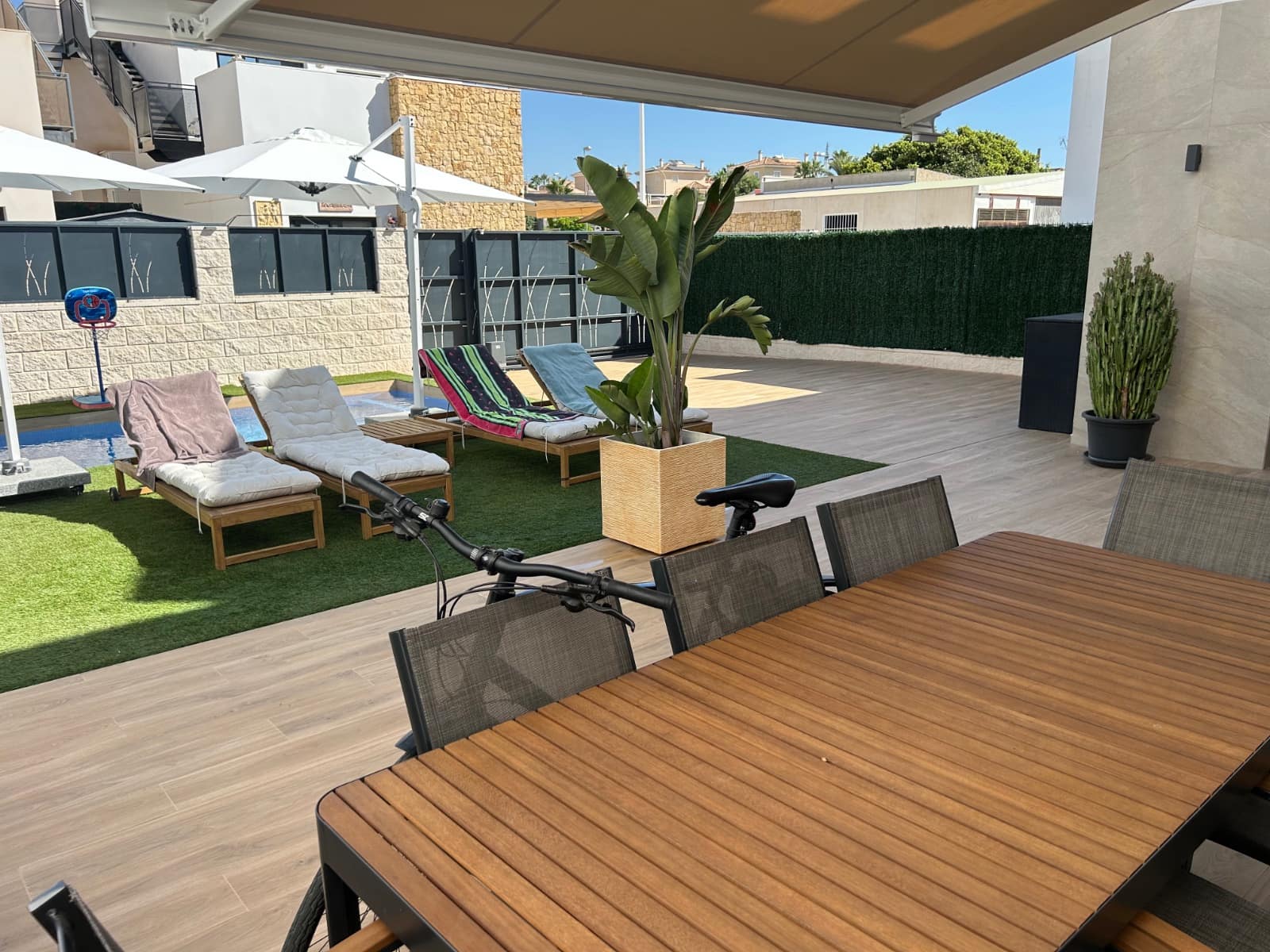 4 Zimmer Villa zu verkaufen in Pueblo Bravo mit Pool - 499.000 € (Ref: 10039174)