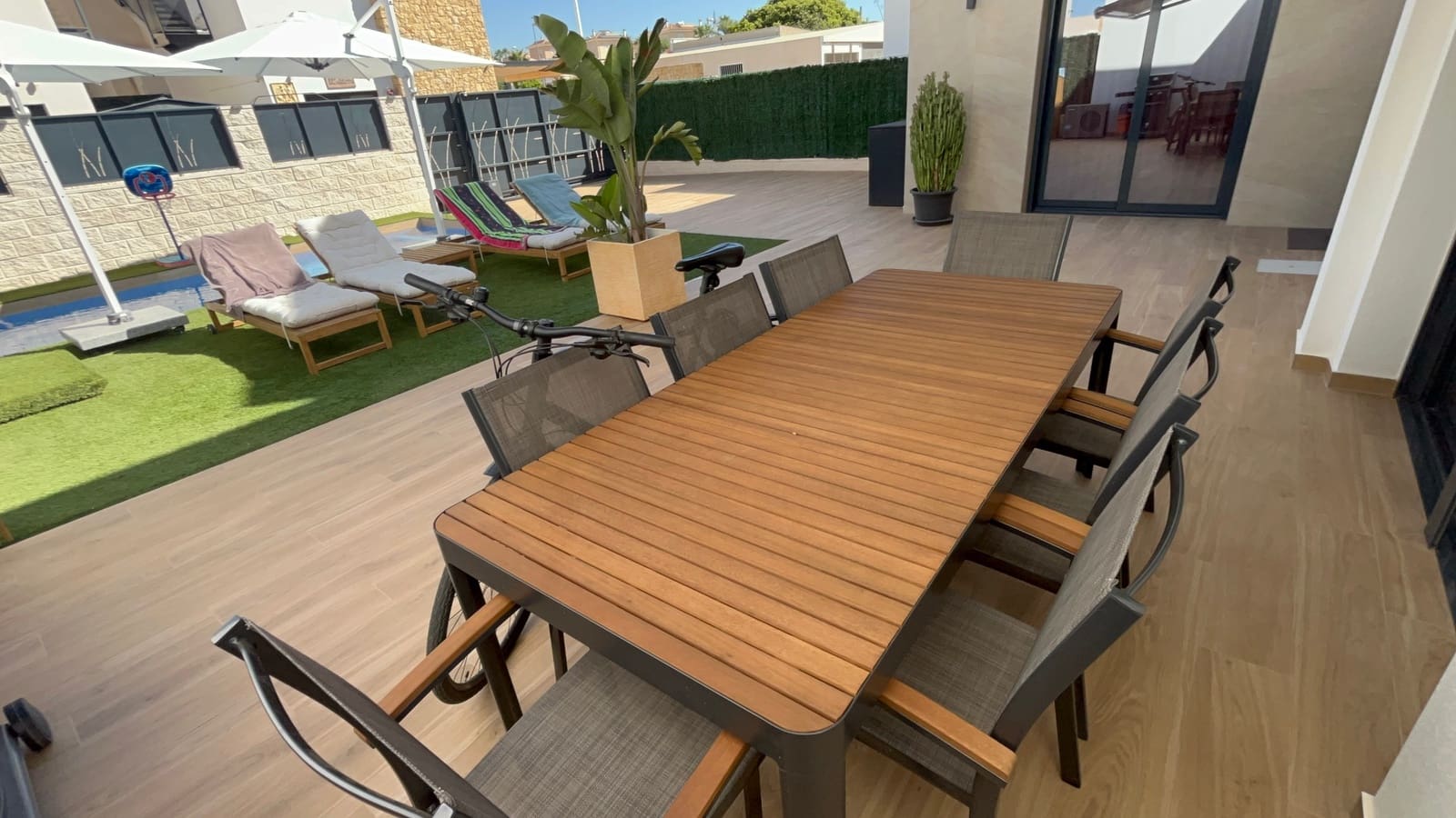 4 Zimmer Villa zu verkaufen in Pueblo Bravo mit Pool - 499.000 € (Ref: 10039174)