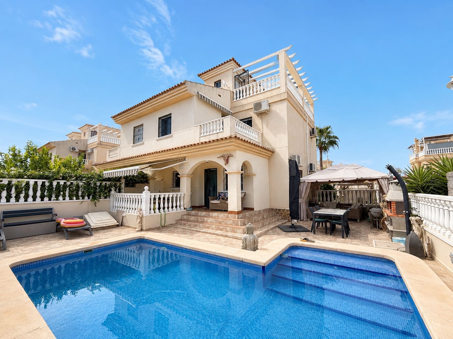 2 bedroom Semi-detached Villa for sale in Lo Crispin with pool - € 269,950 (Ref: 10043403)