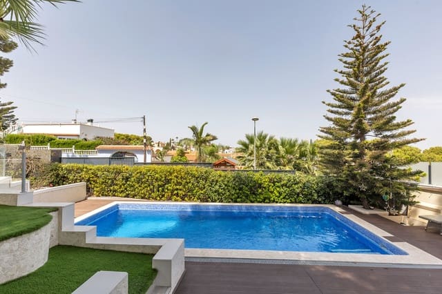 5 Zimmer Villa zu verkaufen in Los Balcones mit Garage - 849.000 € (Ref: 10054654)