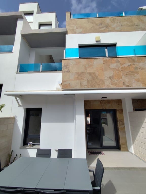 3 bedroom Townhouse for sale in Bigastro with pool - € 247,000 (Ref: 10054841)