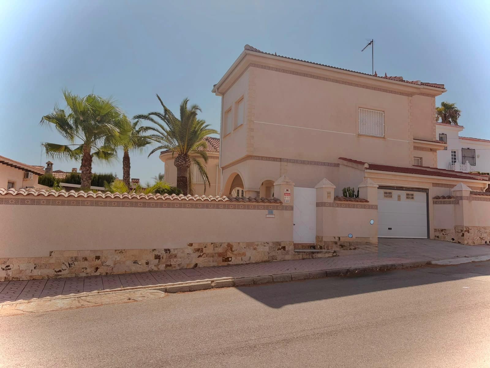 Chalet de 3 habitaciones en Ciudad Quesada en venta con piscina - 399.950 € (Ref: 10073276)
